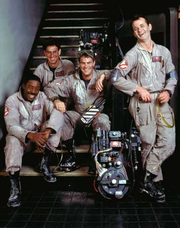 Winston Zeddemore, Egon Spengler, Ray Stantz et Peter Venkman avec leur matériel